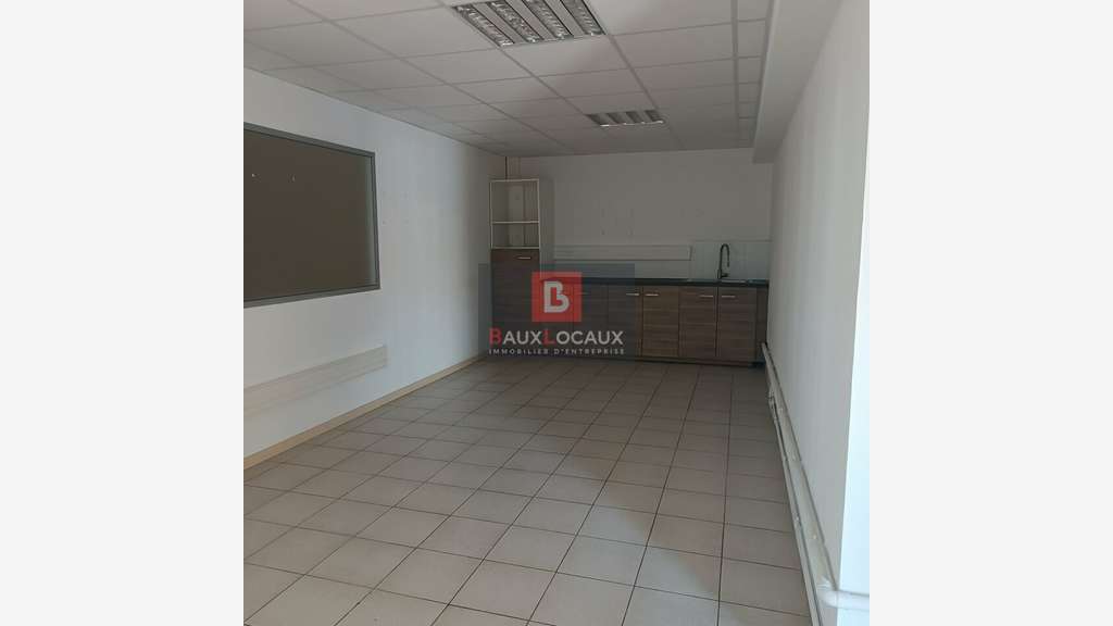 A louer bureaux 323m² proche Capsud à Avignon