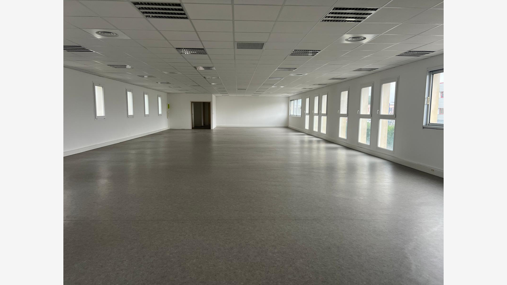 Location local 250m² neuf type open space Avignon