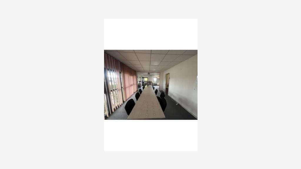 A louer bureaux de 417m² à Avignon Courtine