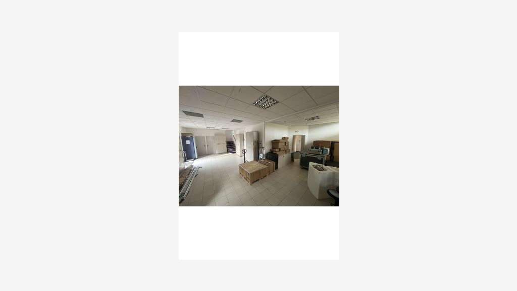 A louer bureaux de 417m² à Avignon Courtine