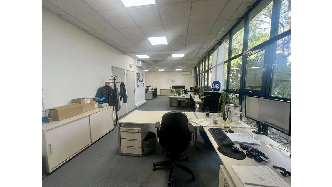 Bureaux 417m² à louer à Avignon proche A9 
