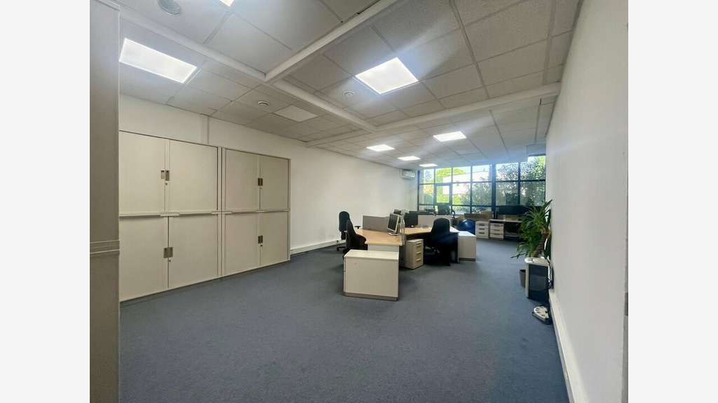 Bureaux 417m² à louer à Avignon proche A9