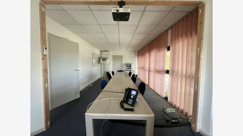 Bureaux 417m² à louer à Avignon proche A9
