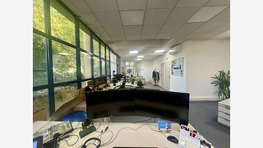 Bureaux 417m² à louer à Avignon proche A9