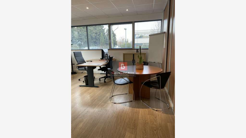 Bureaux 135m² RDC à louer à Avignon