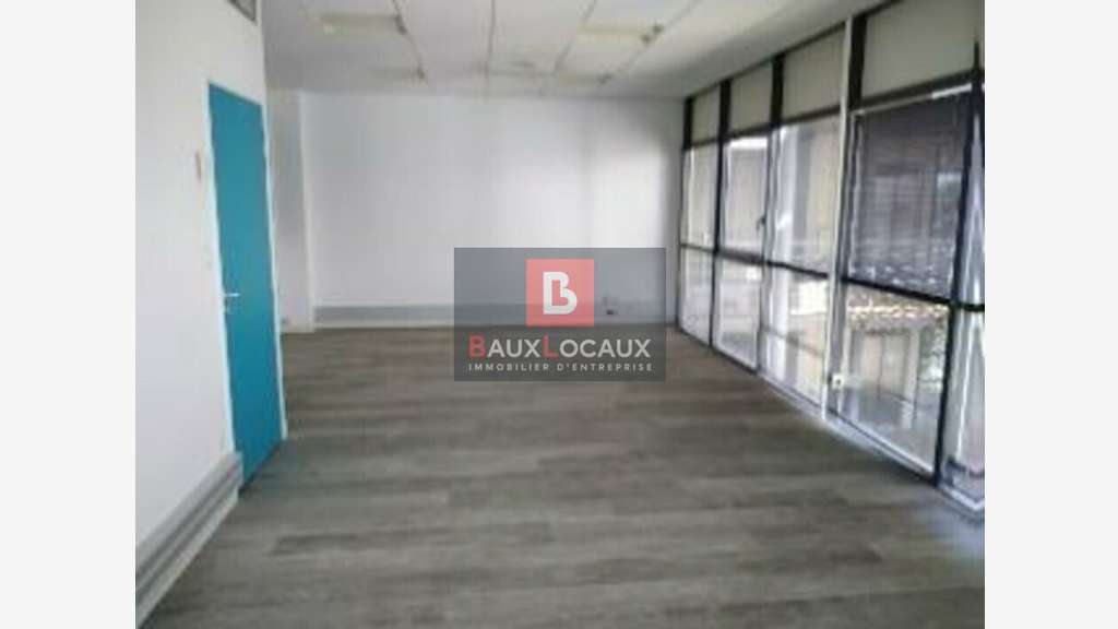 Bureaux 93m² R+2 à louer à Avignon proche Cap Sud