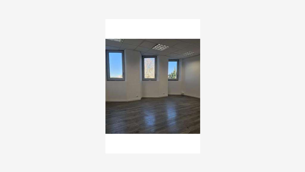 A louer bureau 104m² R+2 à Avignon ZAC Cap Sud