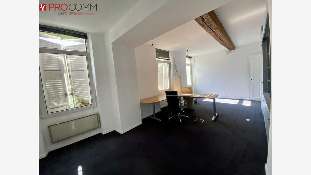 A louer bureau 25m² lumineux secteur animé Avignon