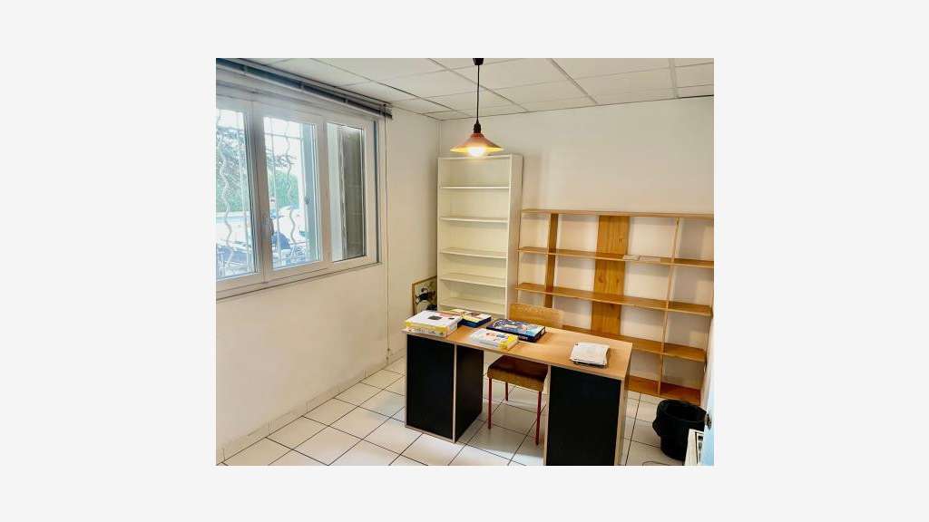 A louer bureau 70m² avec parking à Avignon