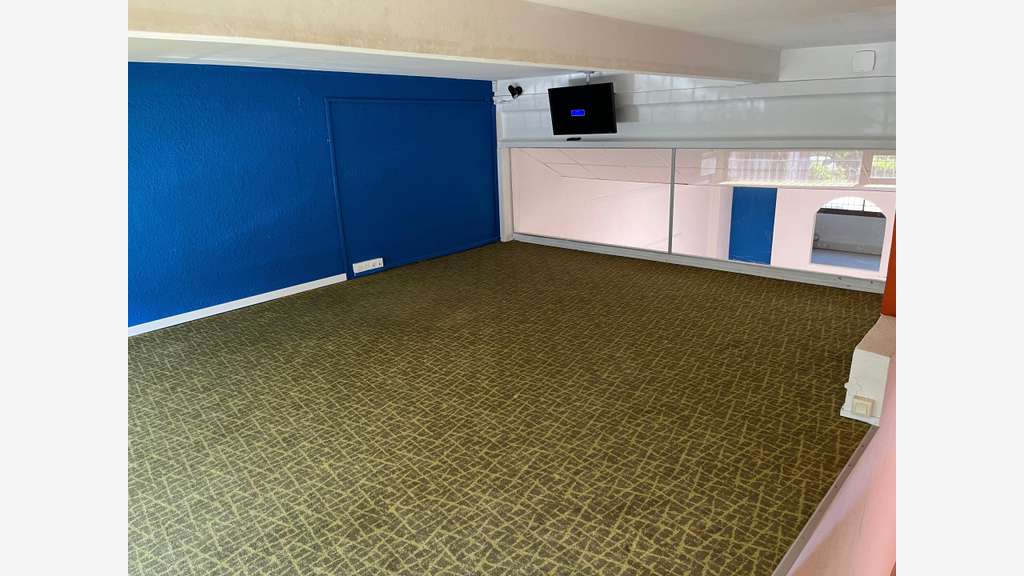 A louer local commercial 223m² ZA Courtine Avignon