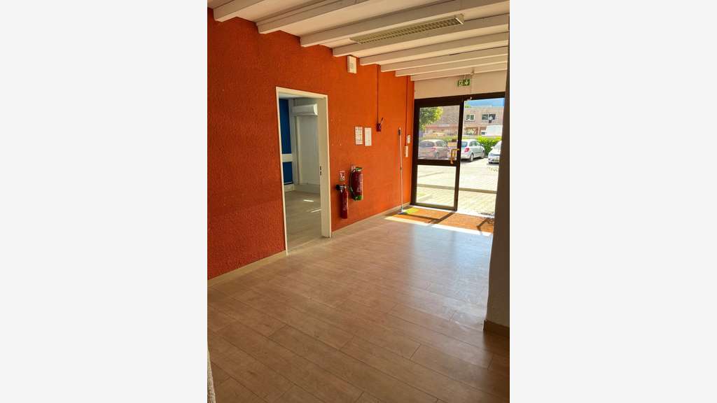 A louer local commercial 223m² ZA Courtine Avignon