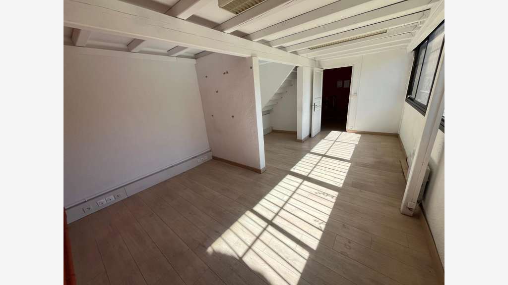A louer local commercial 223m² ZA Courtine Avignon