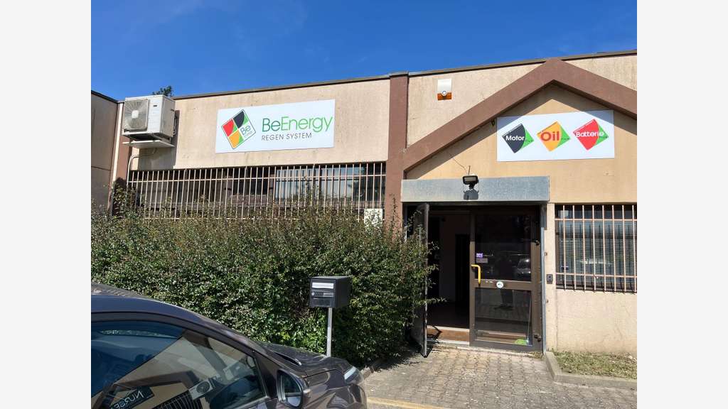 A louer local commercial 223m² ZA Courtine Avignon