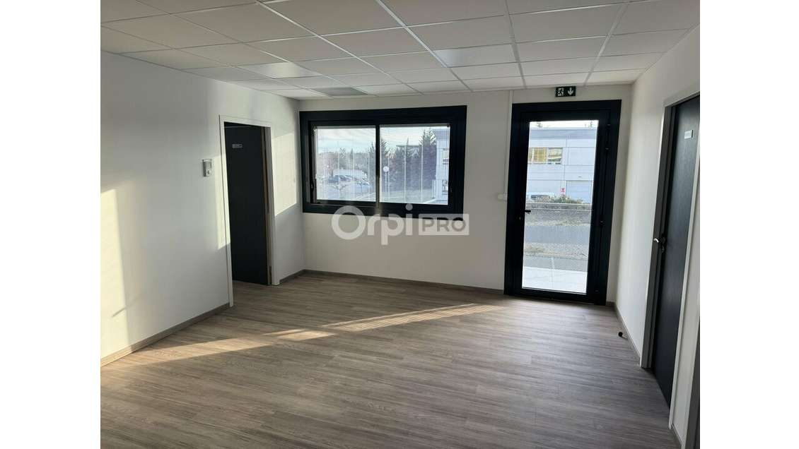 Bureau neuf de 98m² à louer au 1er étage Avignon