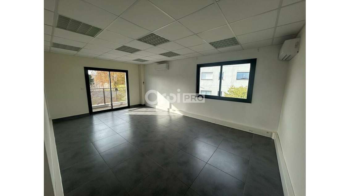 Bureau de 132m² à louer en RDC à Avignon