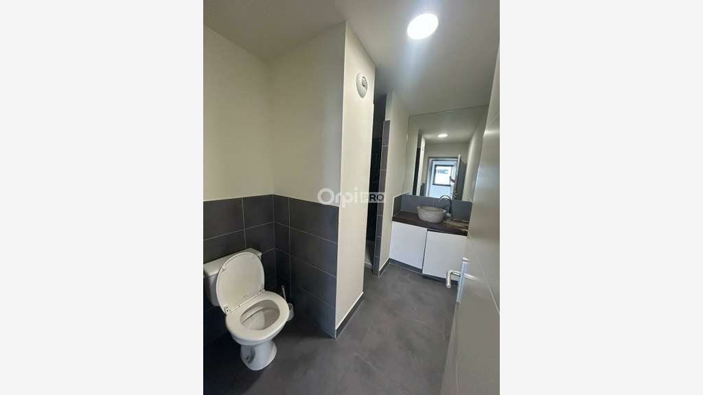 Bureau de 132m² à louer en RDC à Avignon