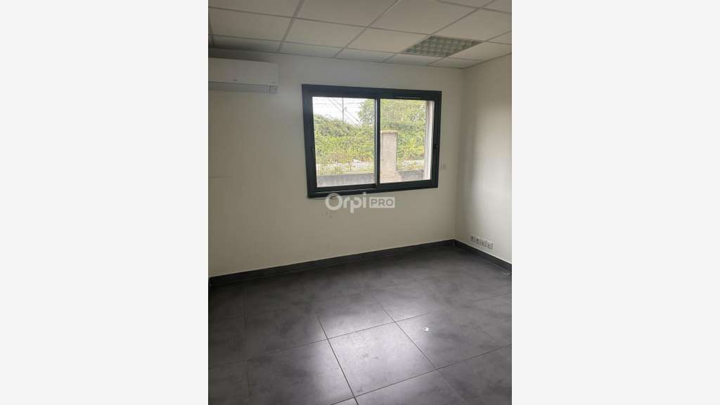 Bureau de 72m² à louer en RDC à Avignon