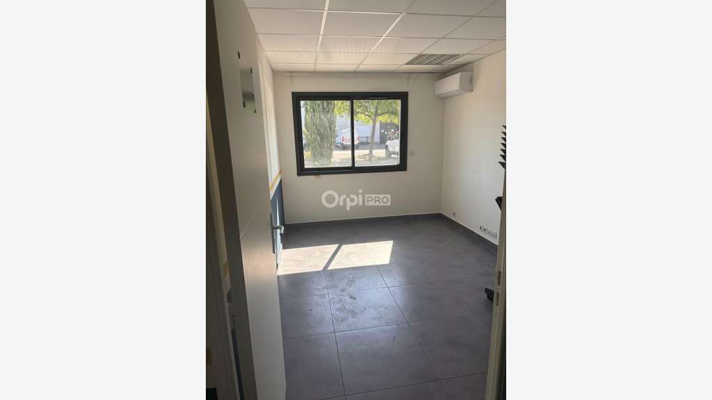 Bureau de 72m² à louer en RDC à Avignon