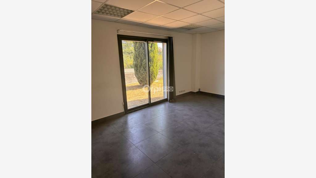 Bureau de 72m² à louer en RDC à Avignon