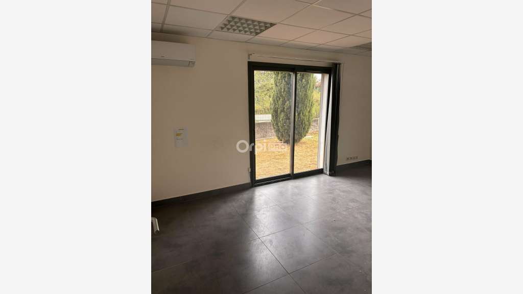 Bureau de 72m² à louer en RDC à Avignon
