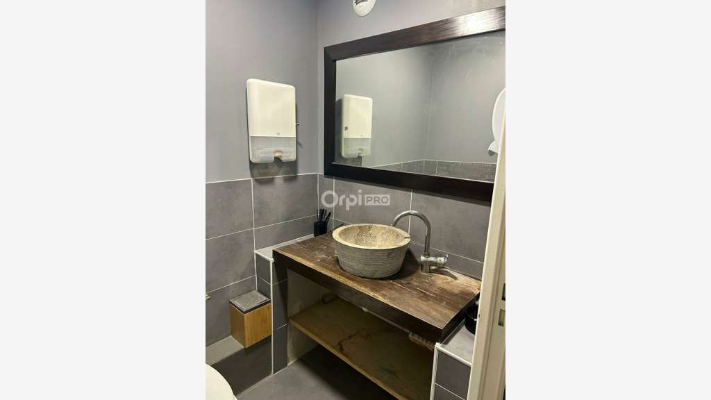 Bureau de 72m² à louer en RDC à Avignon