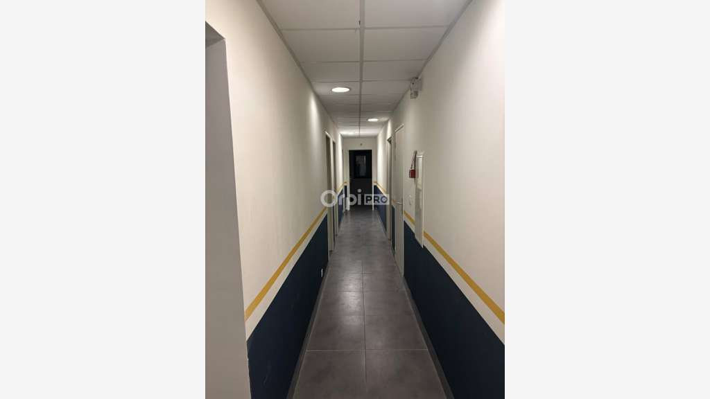 Bureau de 72m² à louer en RDC à Avignon