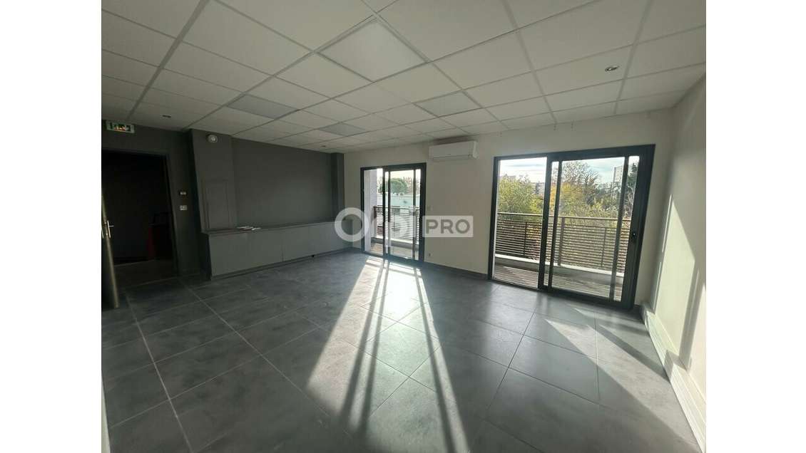 Bureau de 72m² à louer en RDC à Avignon