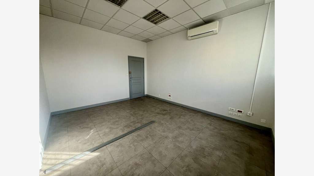 Bureaux lumineux 58m² à louer à Avignon
