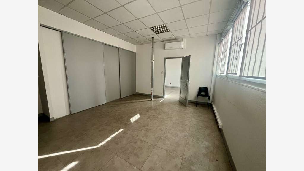 Bureaux lumineux 58m² à louer à Avignon