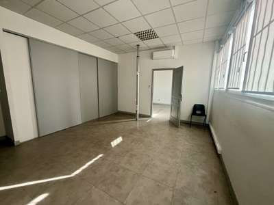 Bureaux lumineux 58m² à louer à Avignon