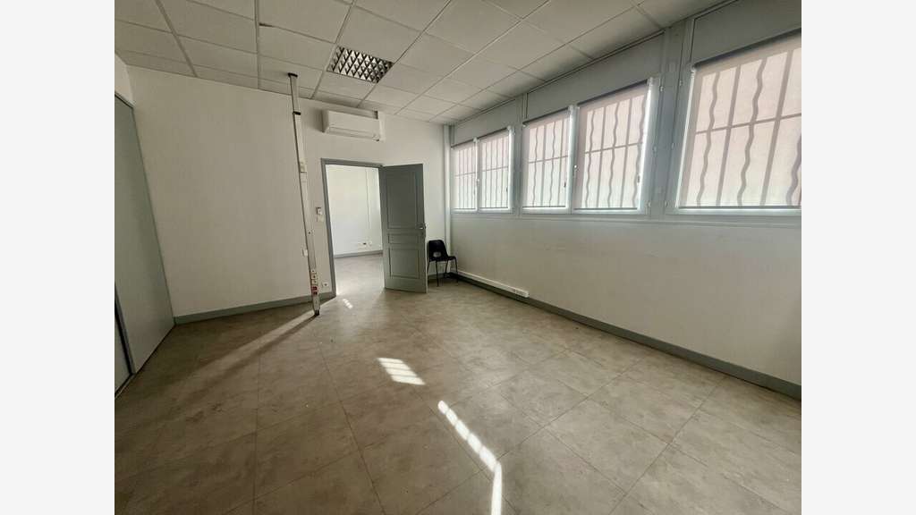 Bureaux lumineux 58m² à louer à Avignon