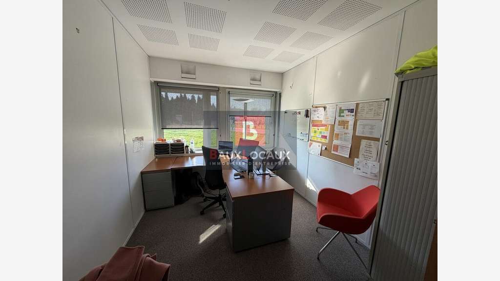 Bureaux de 1076m² à louer en RDC à Avignon