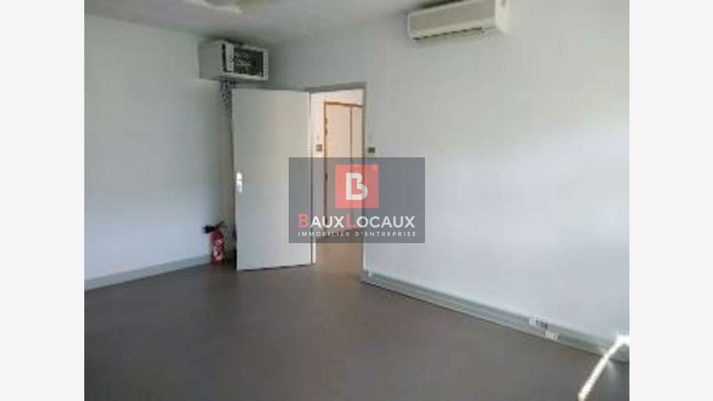 A louer bureaux 39.20m² Avignon R+1 proche Cap Sud