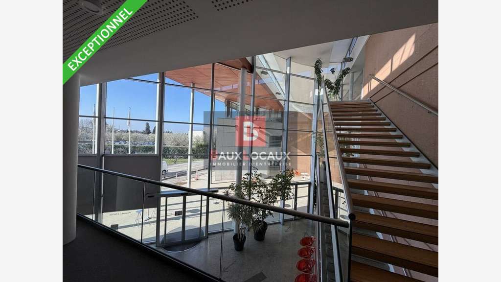 Bureaux de 1140m² à louer en RDC à Avignon