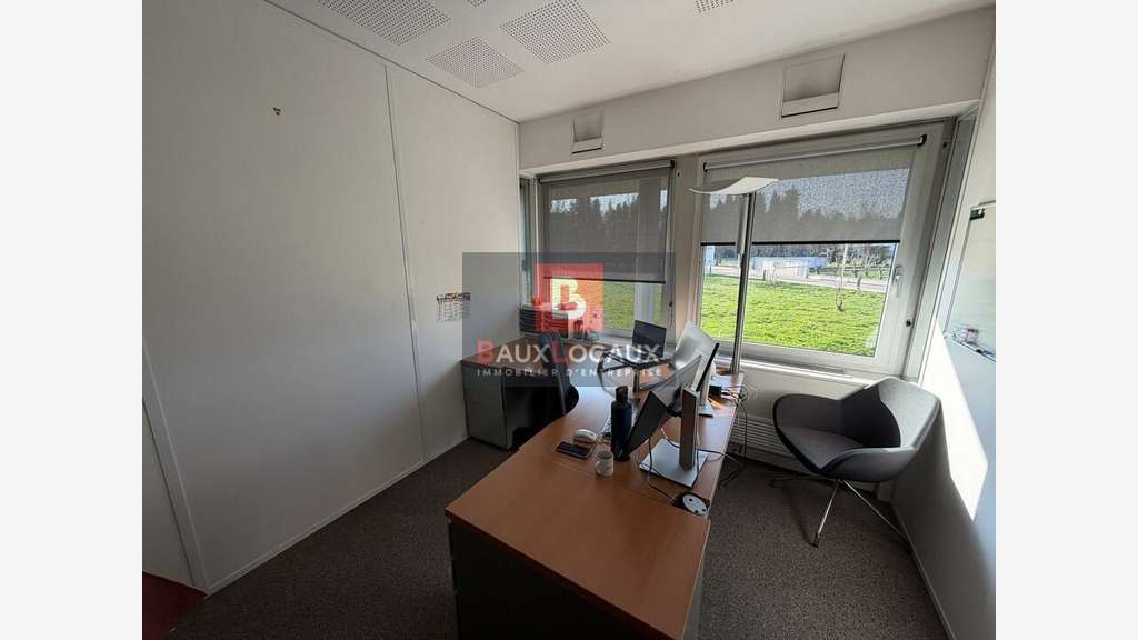 Bureaux de 1140m² à louer en RDC à Avignon