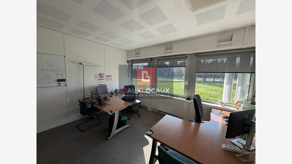 Bureaux de 1125m² à louer en RDC à Avignon