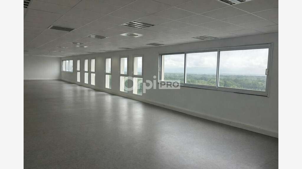 Bureau 245m² R+1 à louer à Avignon