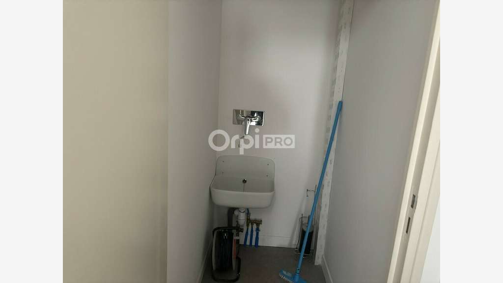 Bureau 245m² R+1 à louer à Avignon