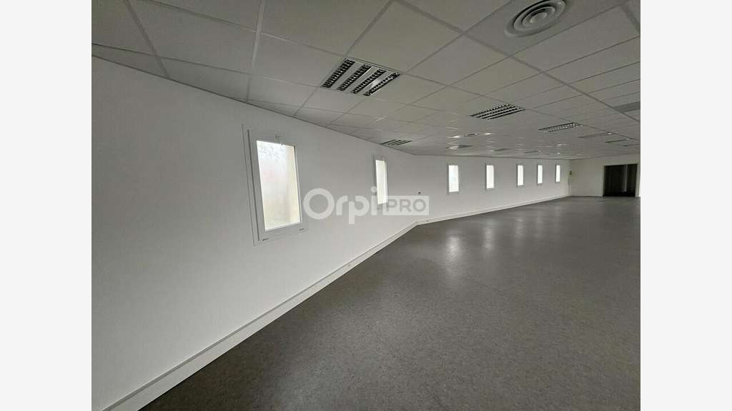 Bureau 245m² R+1 à louer à Avignon