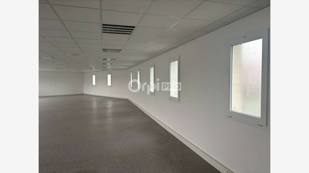 Bureau 245m² R+1 à louer à Avignon