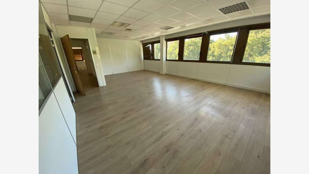 Bureaux de 272m² à louer à Avignon zone Agroparc