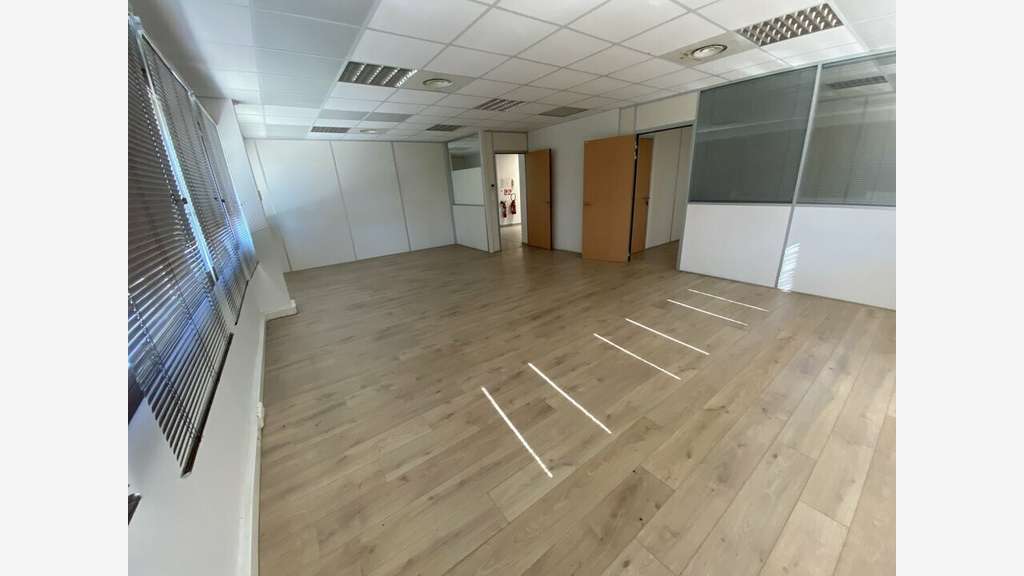 Bureaux de 272m² à louer à Avignon zone Agroparc