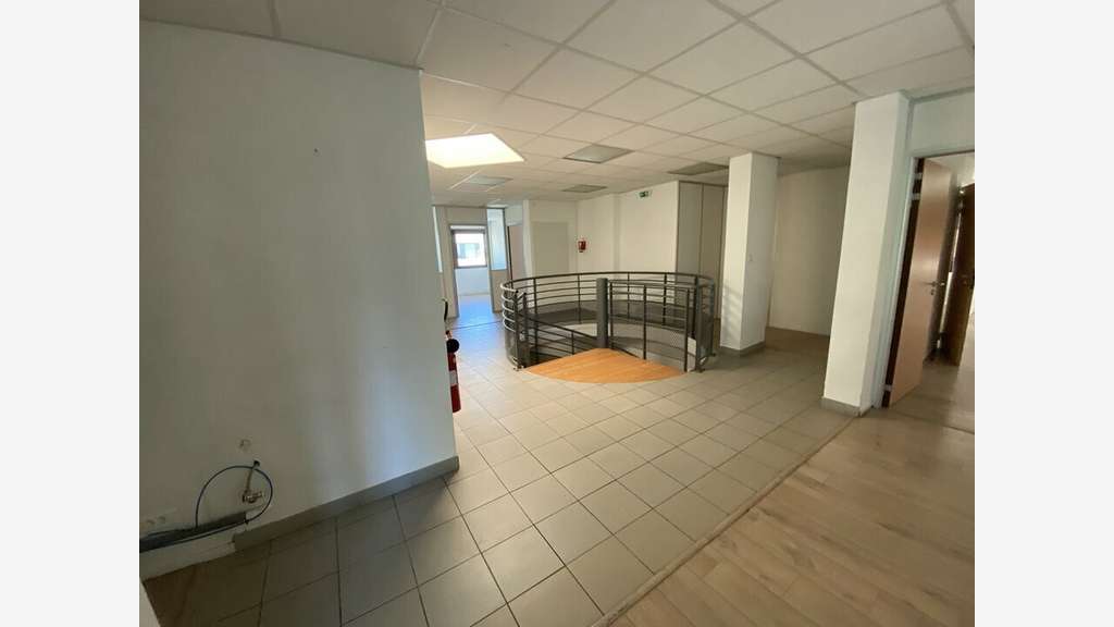 Bureaux de 272m² à louer à Avignon zone Agroparc
