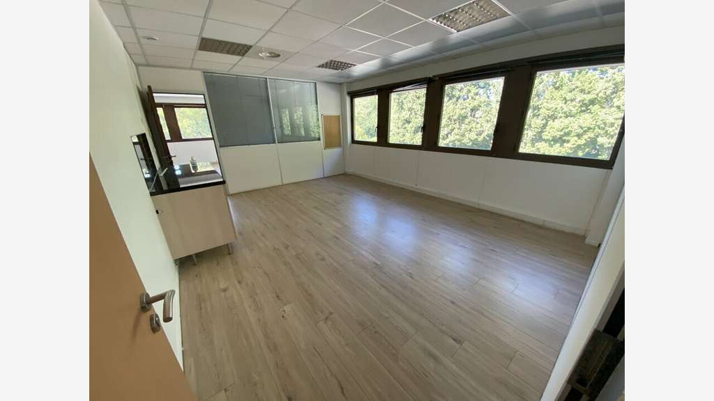 Bureaux de 272m² à louer à Avignon zone Agroparc