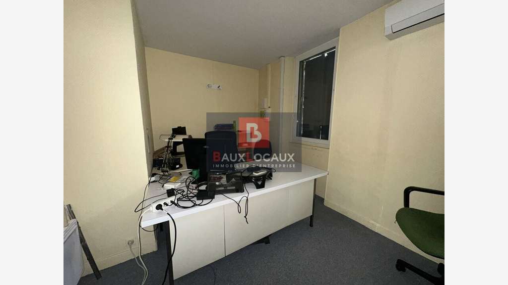 Bureaux de 170m² à louer au 1er étage à Avignon