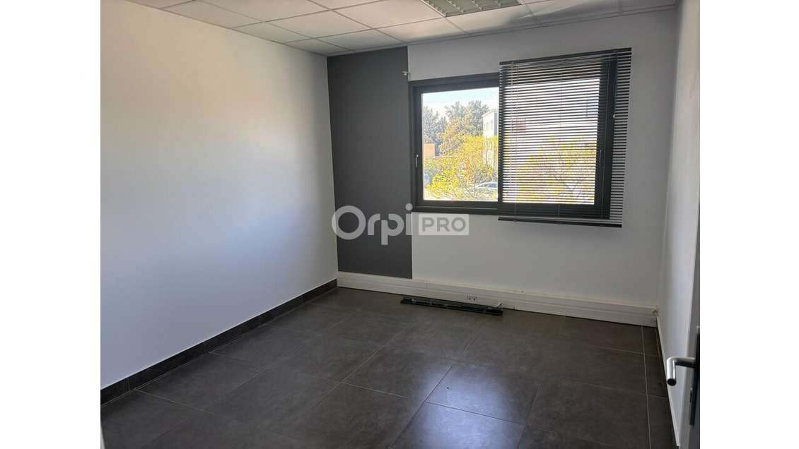 Bureau 81m² à louer à Avignon