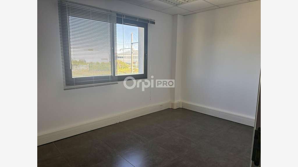 Bureau 81m² à louer à Avignon