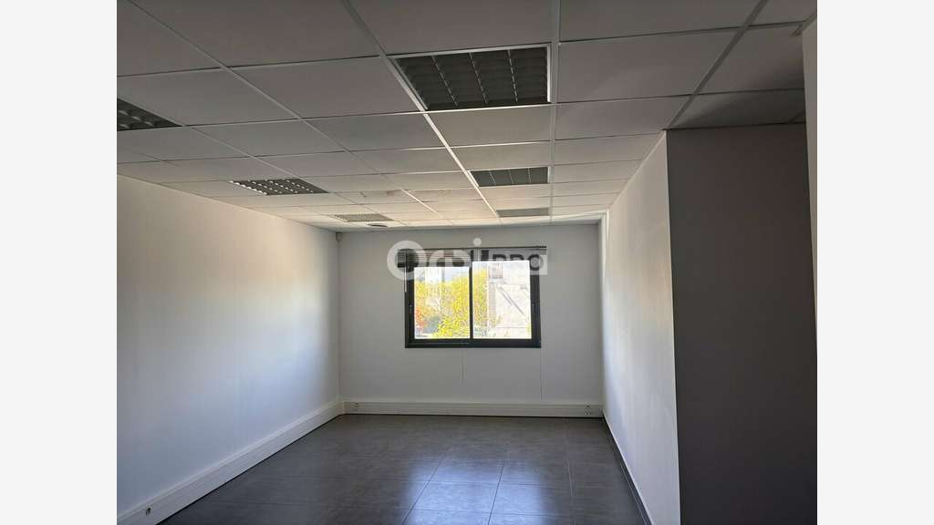 Bureau 81m² à louer à Avignon