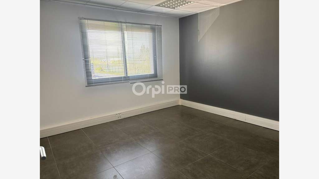 Bureau 81m² à louer à Avignon