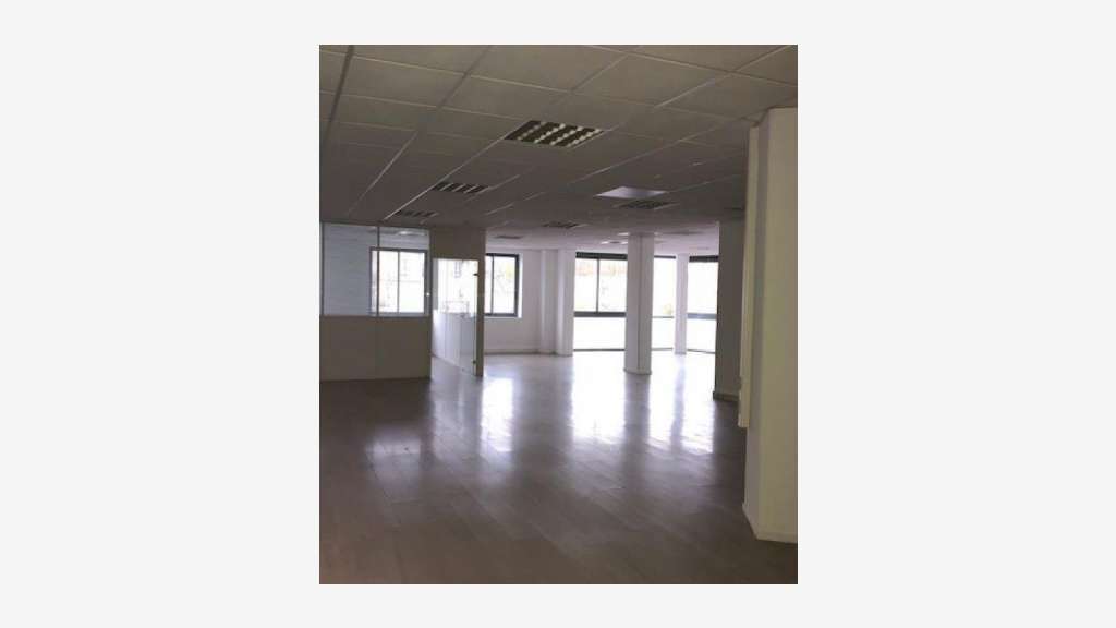 À louer – bureaux non divisibles de 230 m² à Avign